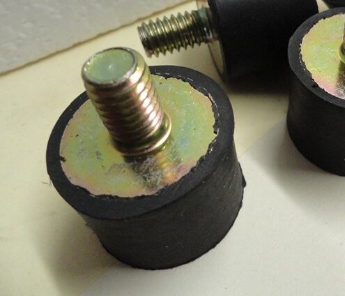 RUBBER MOUNTS (YOU GET ONE)