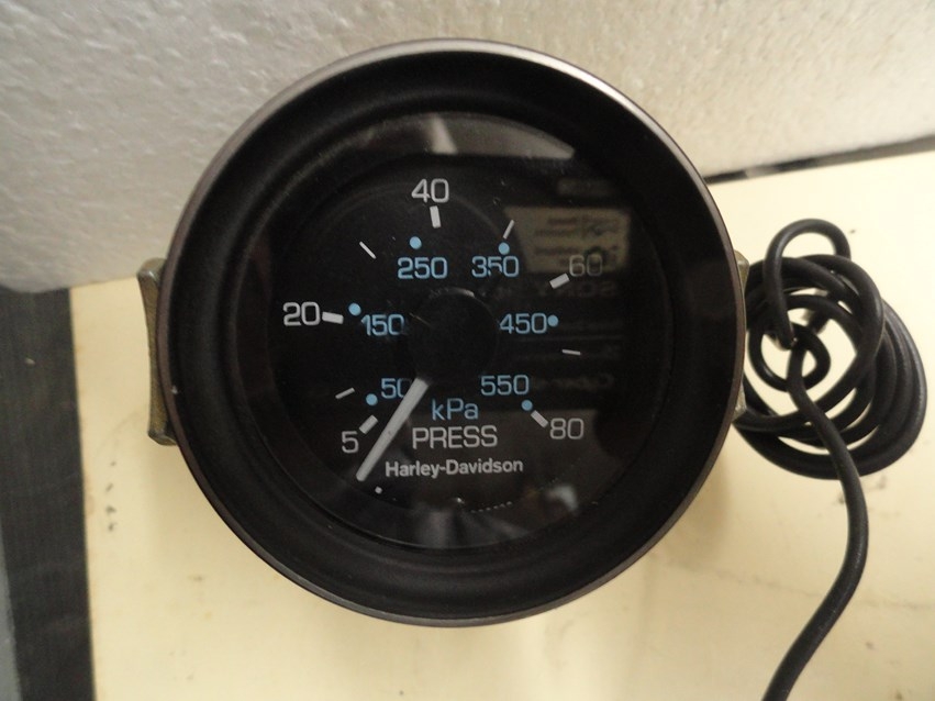 OIL PRESSURE GAUGE