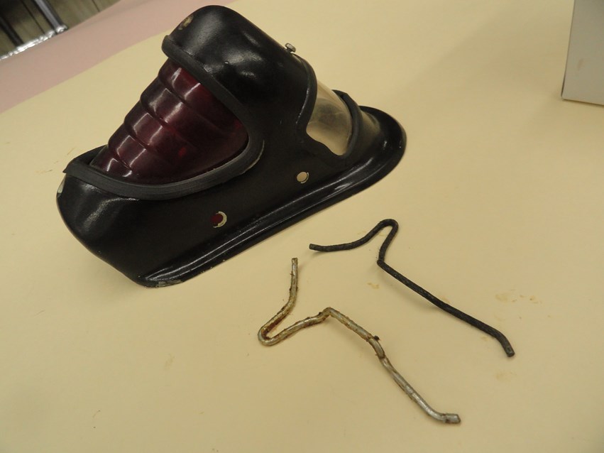 BEEHIVE TAIL LIGHT LENS RETAINING SPRINGS