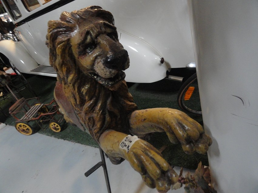 VINTAGE EUROPEAN LION CAROUSEL RIDE