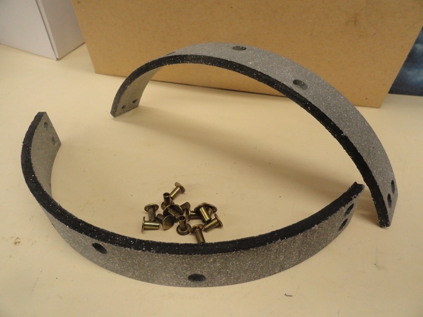 BRAKE LININGS WITH RIVETS