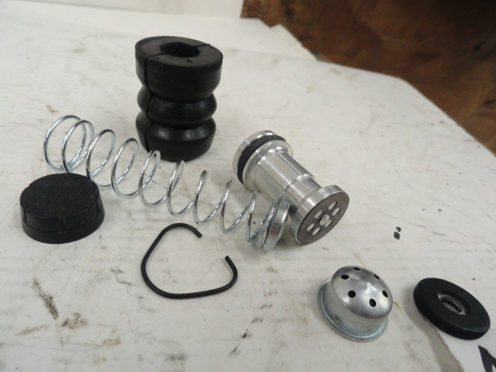 REAR MASTER CYLINDER REBUILD KIT