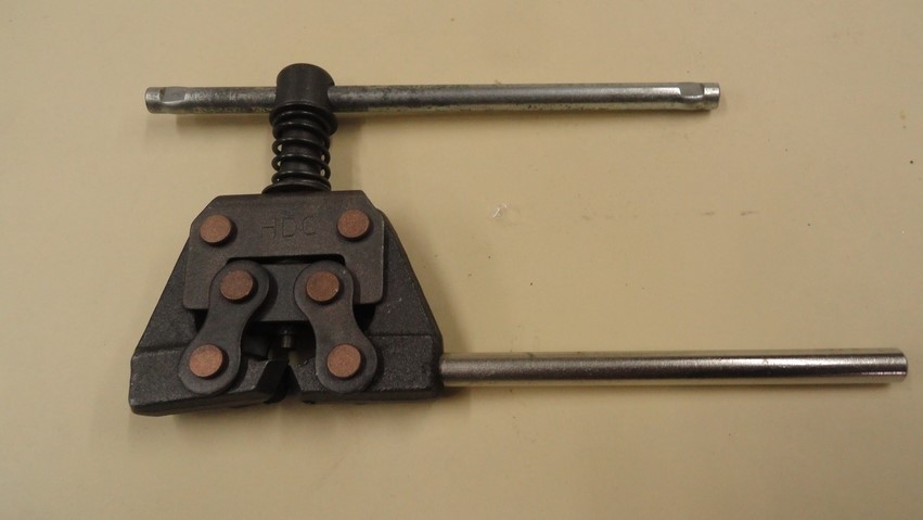 CHAIN BREAKER