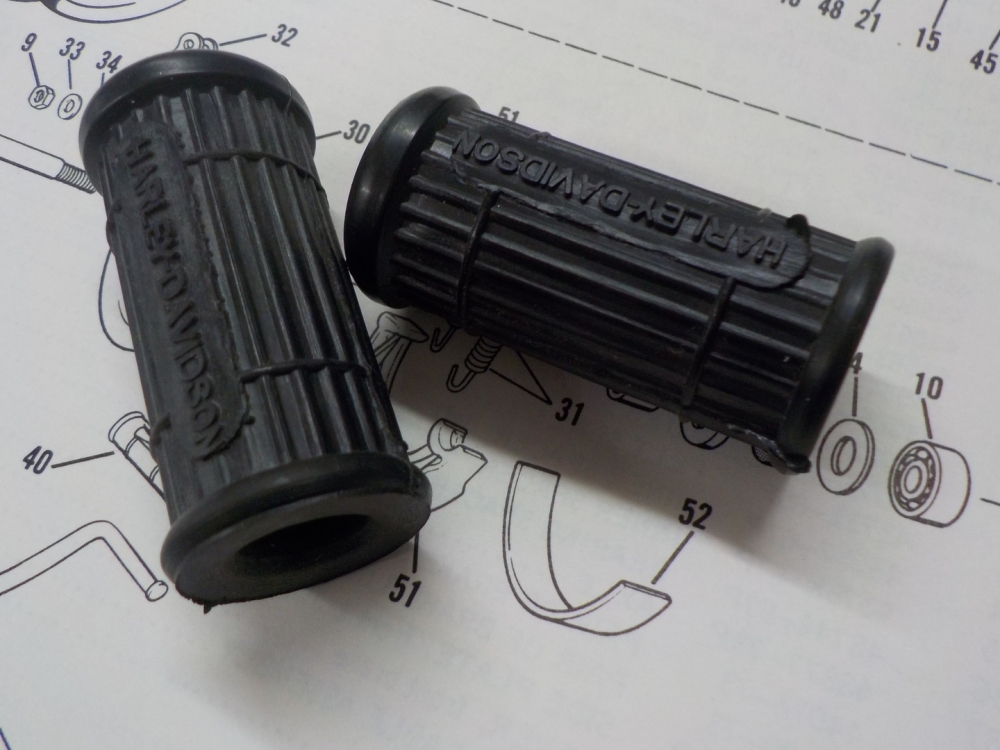 AERMACCHI ML TX125 X90 Z90 "NEW OLD STOCK" (2) BRAKE PEDAL RUBBERS #42414-68P