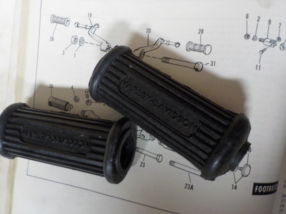 AERMACCHI SPRINT 125 ML MLS TX "NOS" 1961-73 (2) FOOT REST RUBBERS #50807-61P