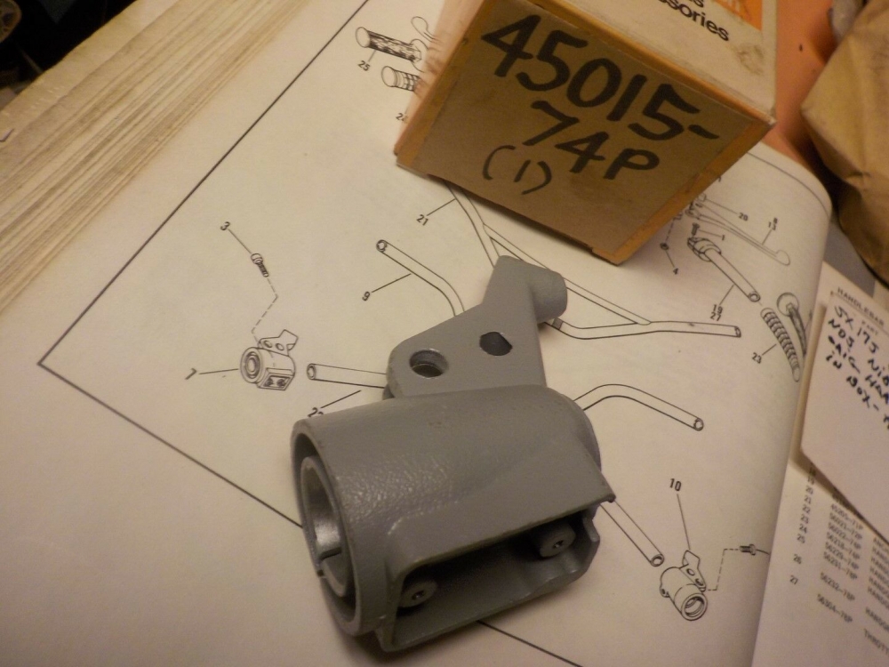 AERMACCHI SX 175 "NEW OLD STOCK" CLUTCH LEVER SUPPORT 45015-74P